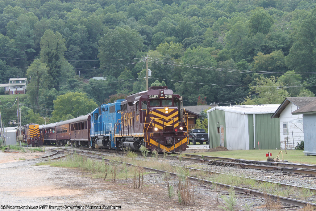 GSMR 2467 arrives at Bryson City 